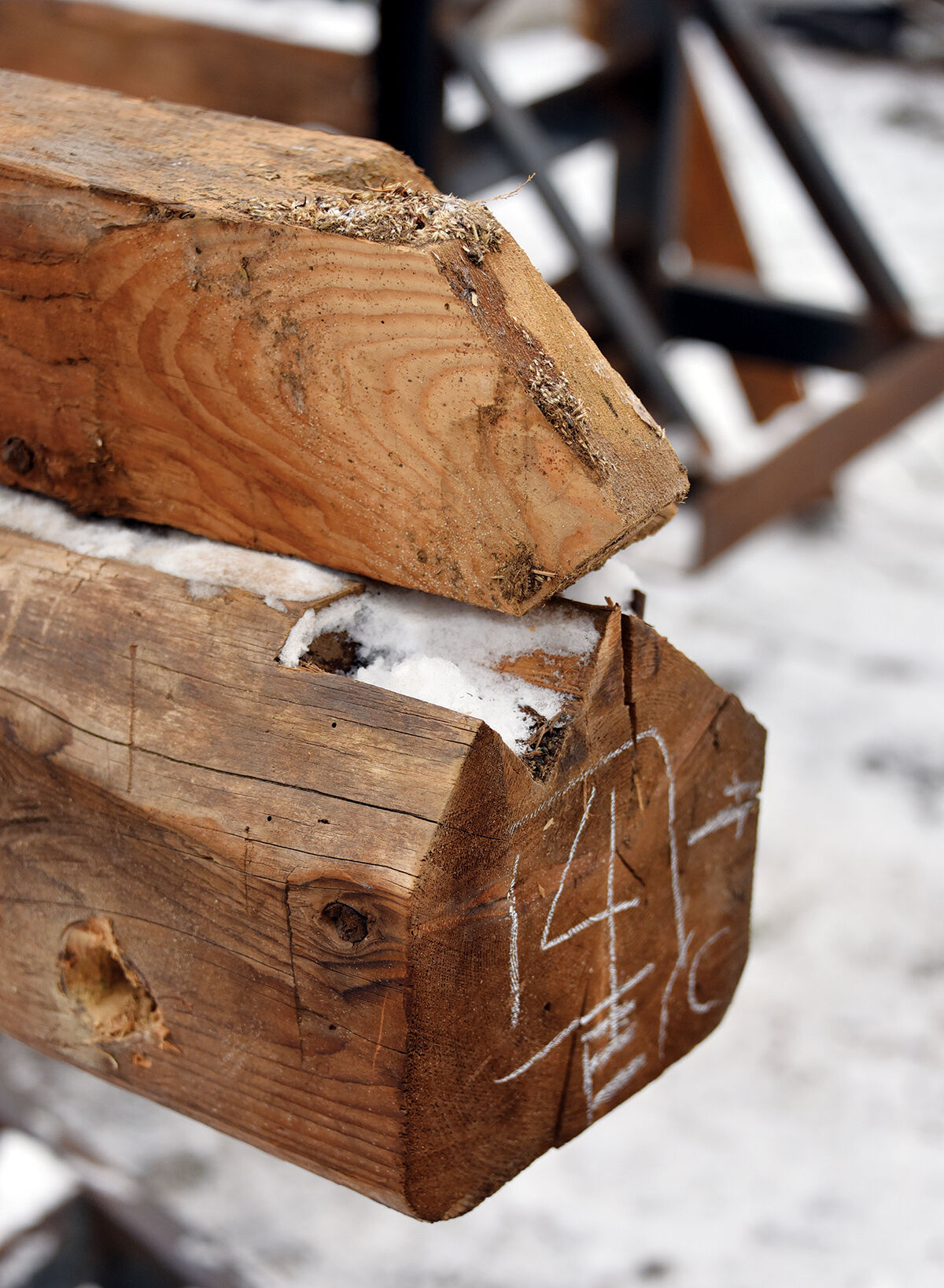 1843 carriage barn: Salvaging